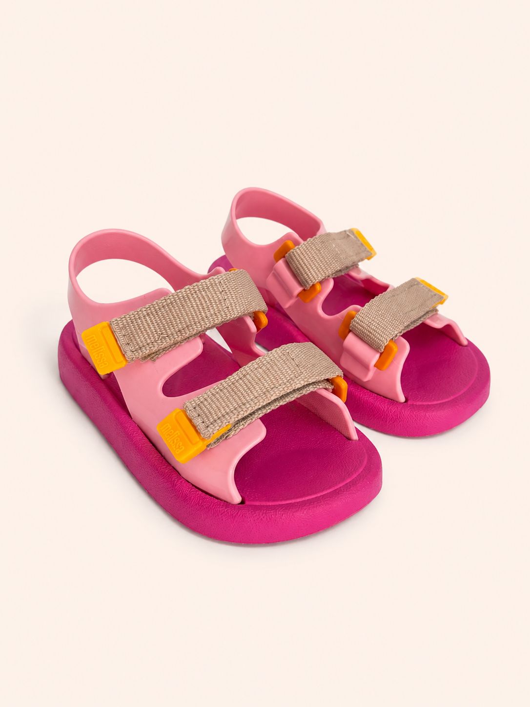 Sandalias fucsias pega pega